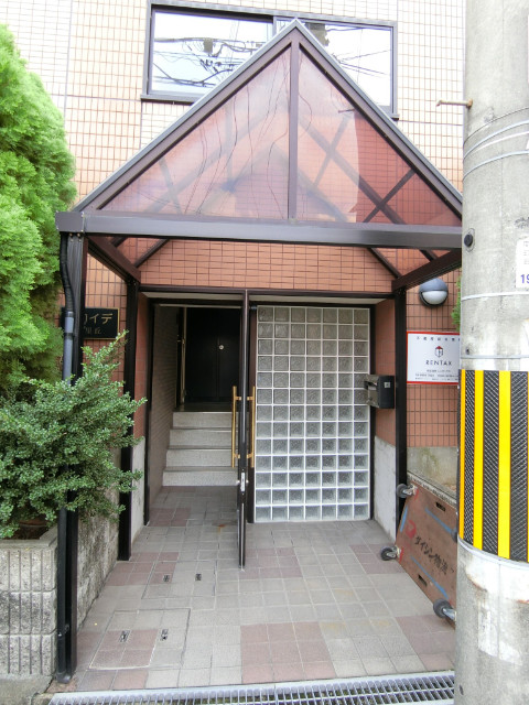 27/30 エントランス