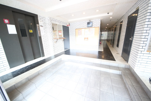 28/30 エントランス