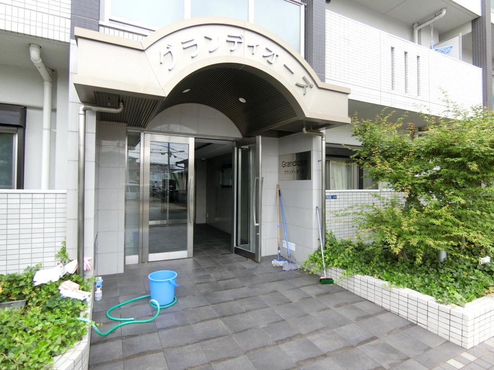 3/7 エントランス