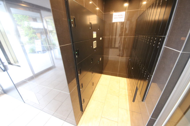 28/30 エントランス