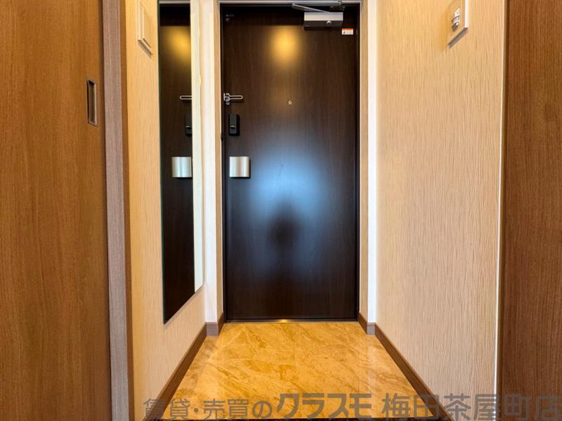 16/30 玄関