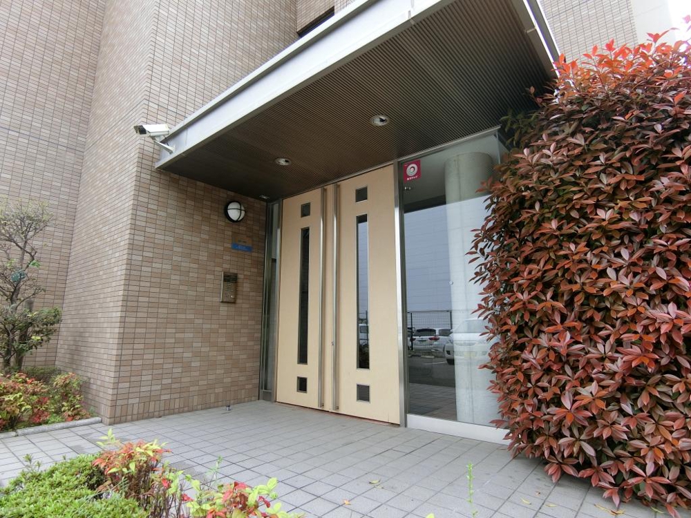 28/30 エントランス