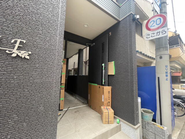 24/30 エントランス