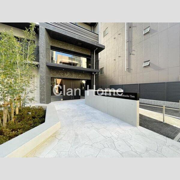 16/18 エントランス