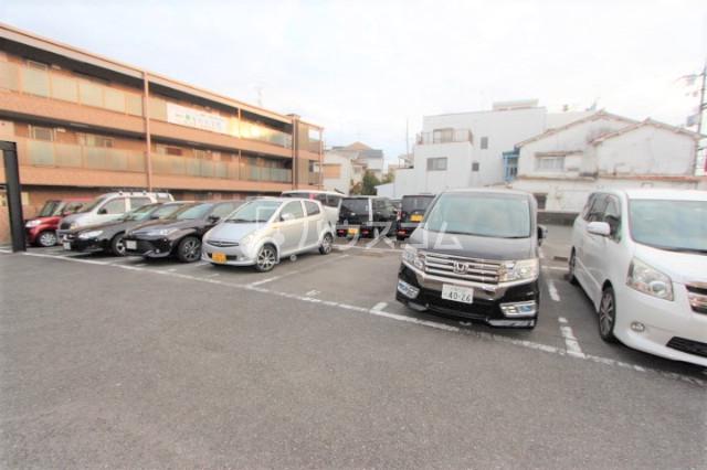 18/21 駐車場