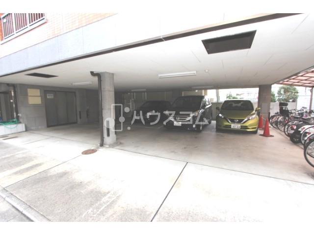 16/18 駐車場