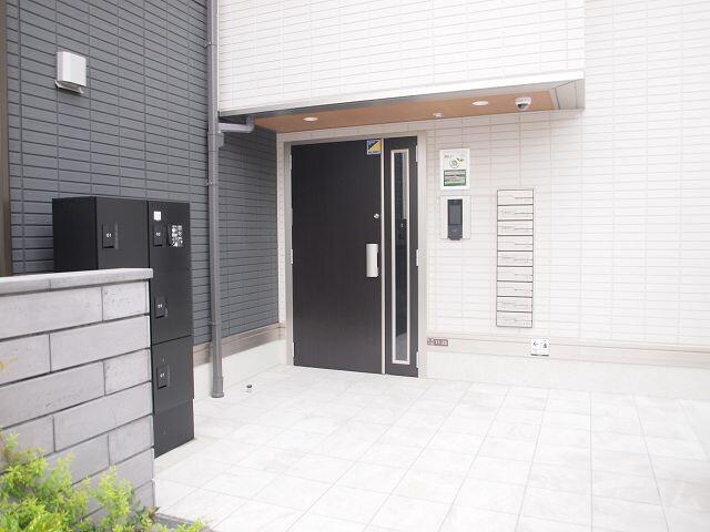 27/30 エントランス