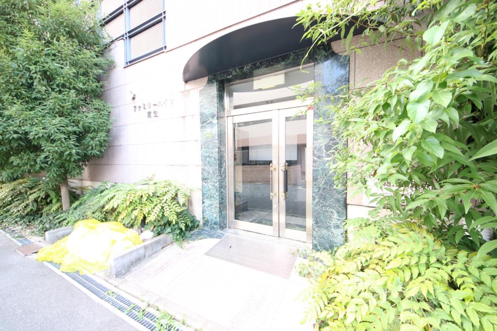 28/30 エントランス