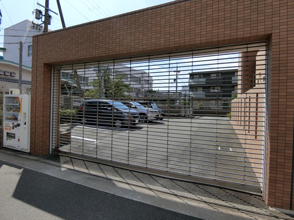 27/30 駐車場