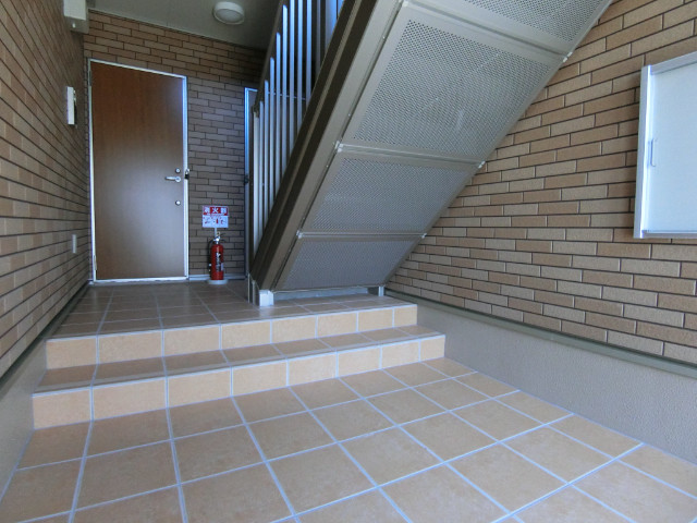 27/30 エントランス