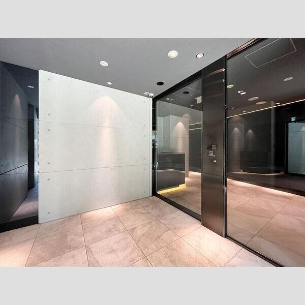 16/21 エントランス