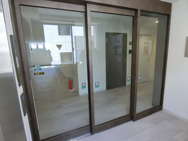 23/30 エントランス