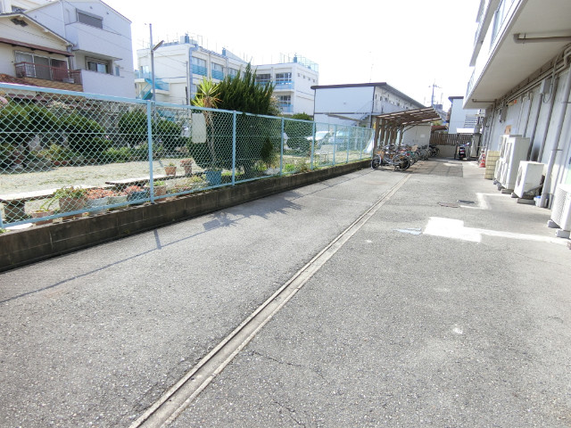 27/30 駐車場