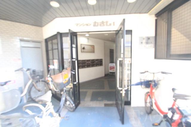 27/30 エントランス