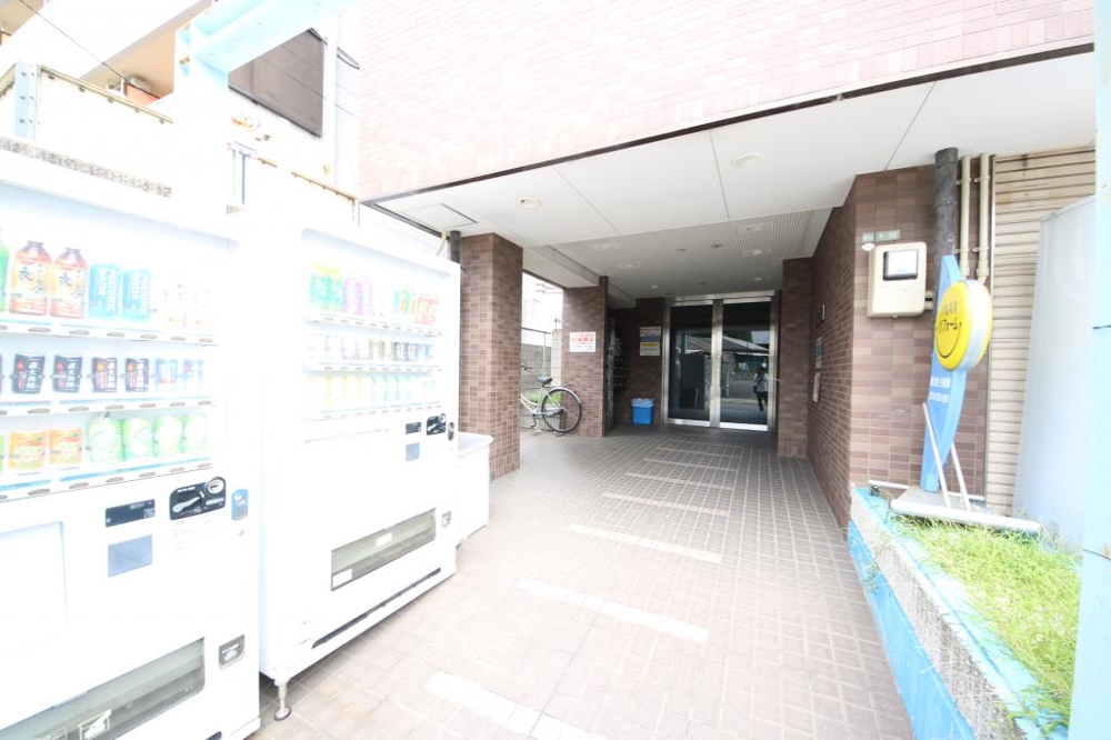 28/30 エントランス