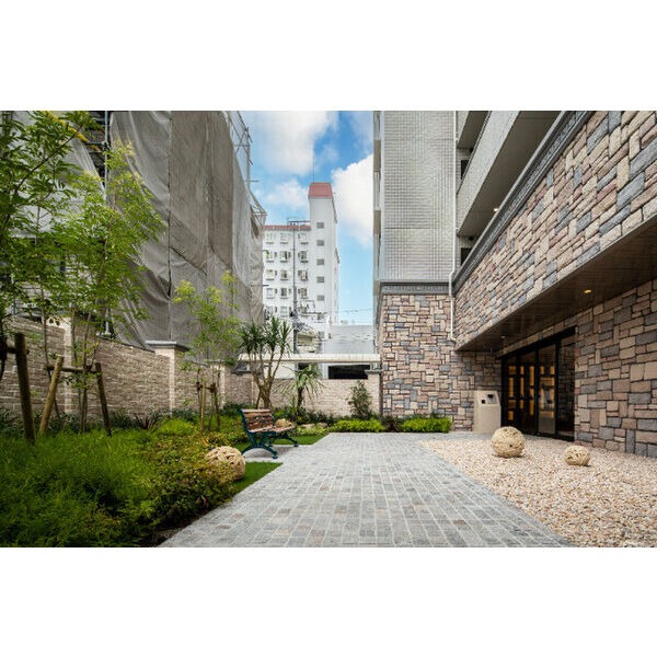 15/23 エントランス