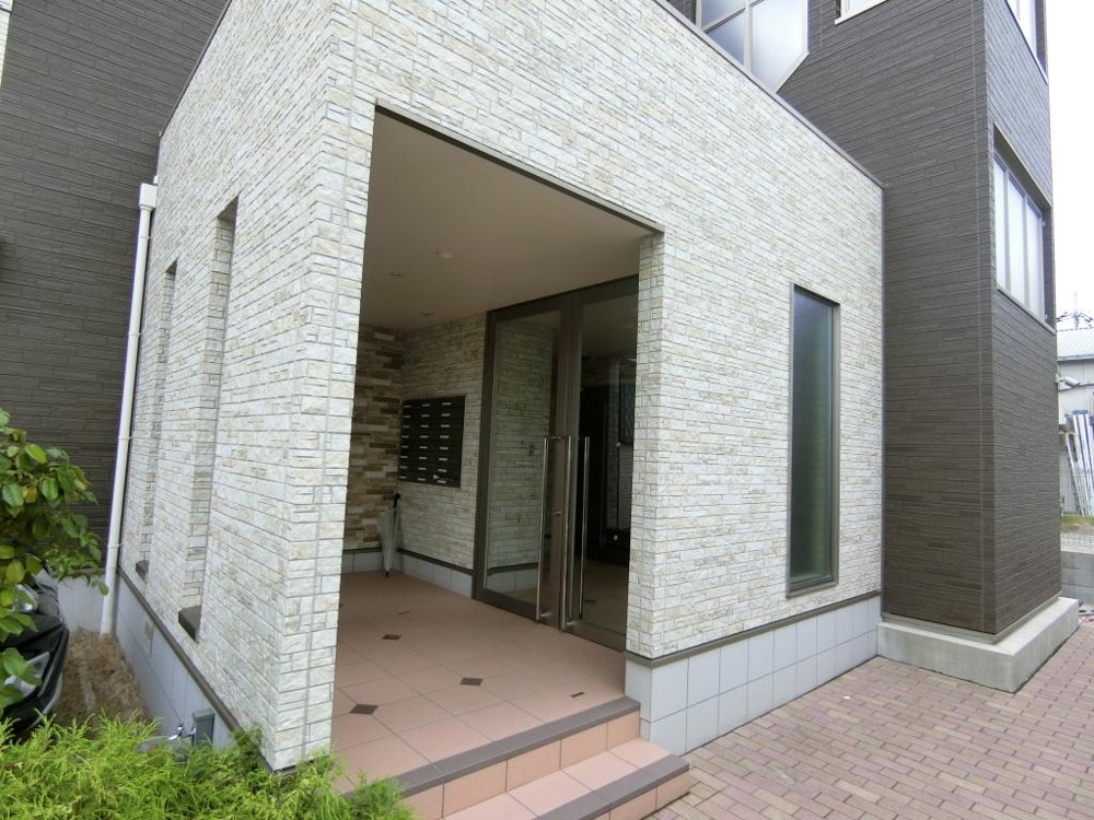 26/28 エントランス