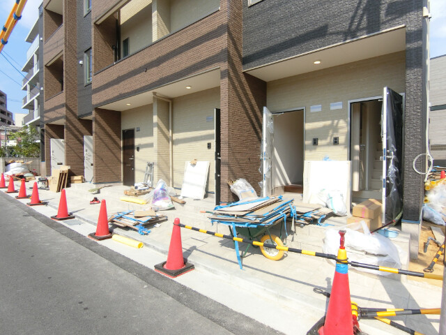 27/30 エントランス