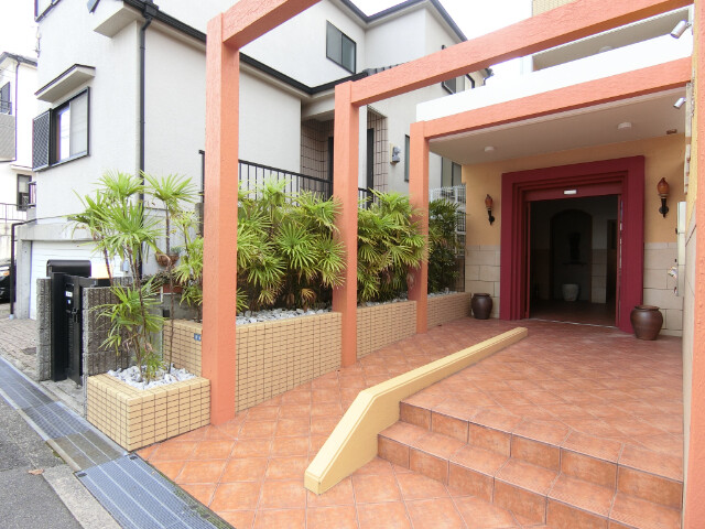 27/30 エントランス