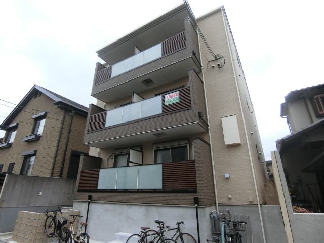 23/30 エントランス