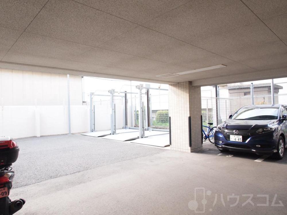 28/30 駐車場
