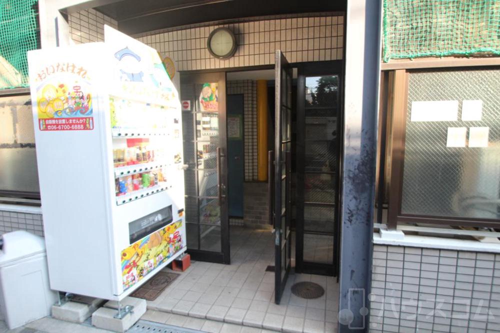 23/30 エントランス