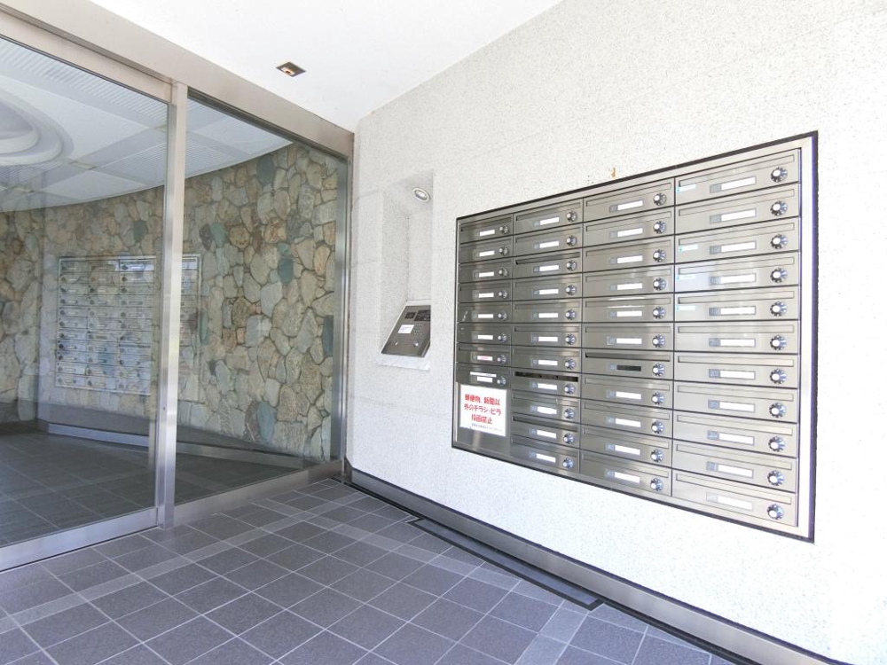 2/4 エントランス