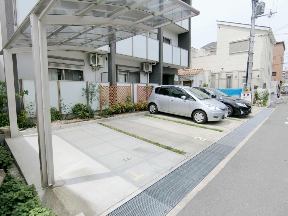 27/30 駐車場
