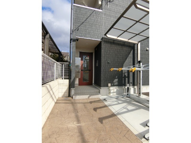 27/30 エントランス