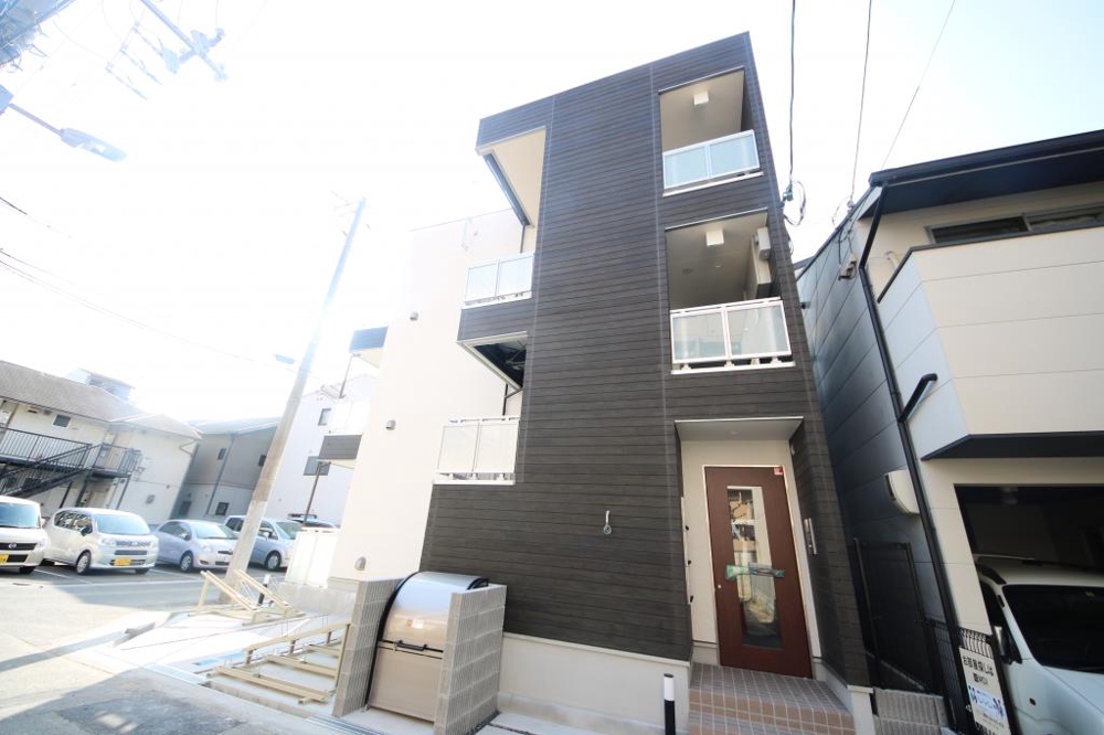 28/30 エントランス