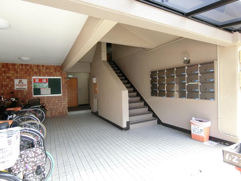 25/30 エントランス