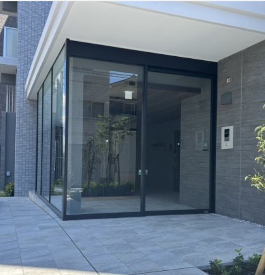 19/30 エントランス