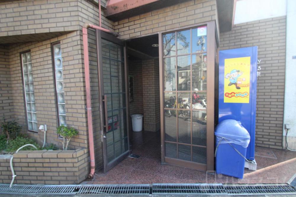 23/30 エントランス