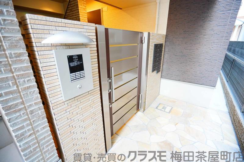 24/30 エントランス