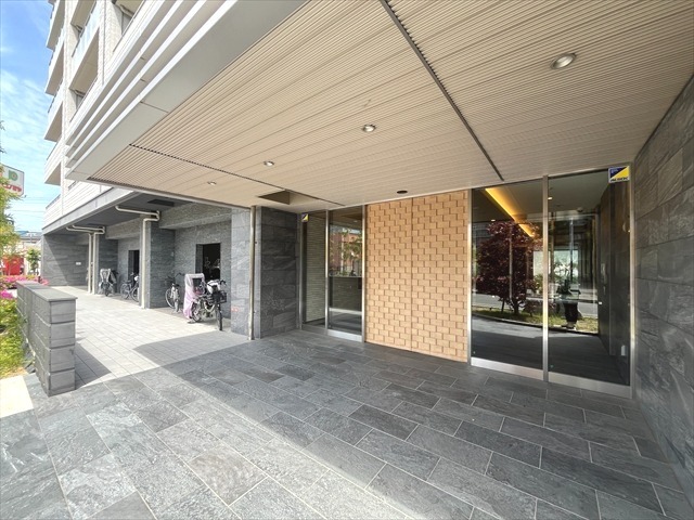 26/30 エントランス