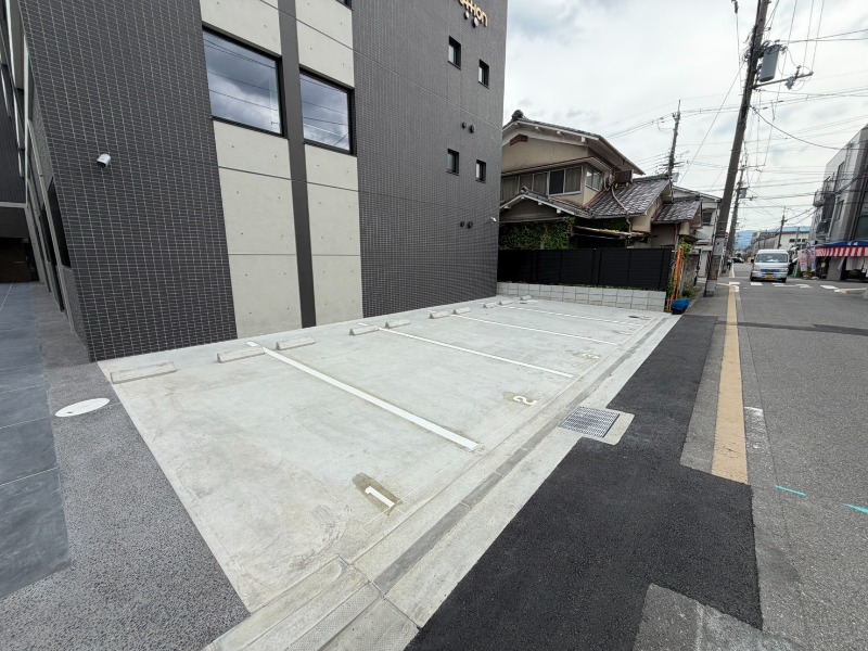 25/26 駐車場
