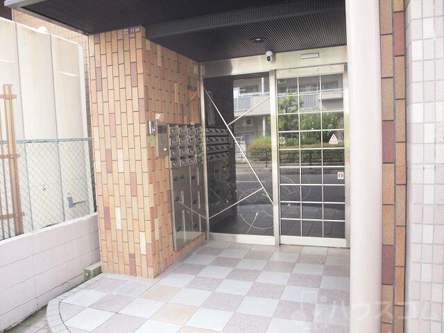 27/30 エントランス