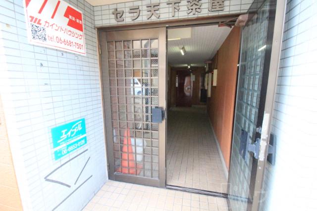 28/30 エントランス