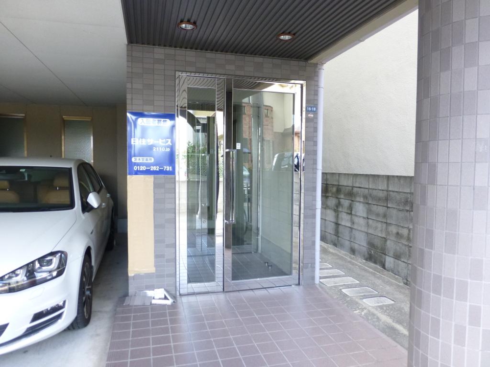 26/30 エントランス