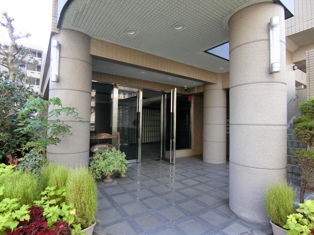 27/30 エントランス