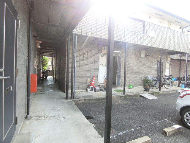 24/30 エントランス