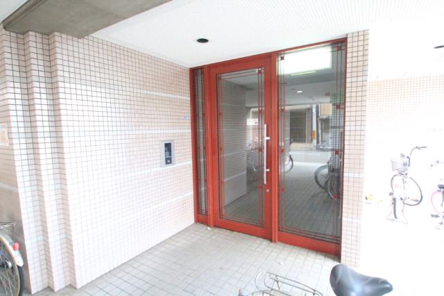 27/30 エントランス