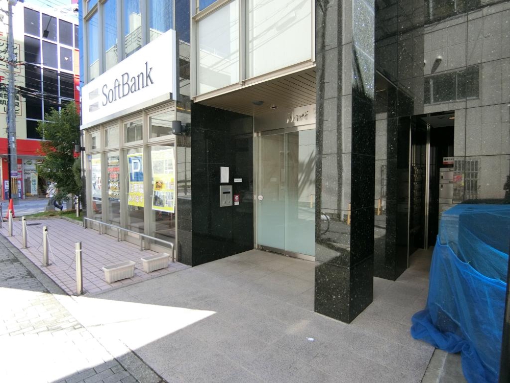 28/30 エントランス