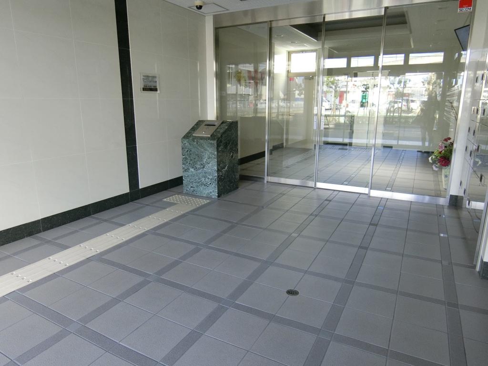 28/30 エントランス