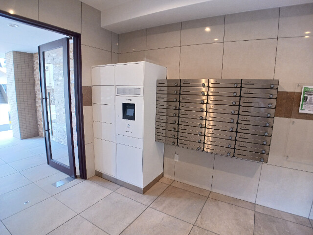 27/30 エントランス