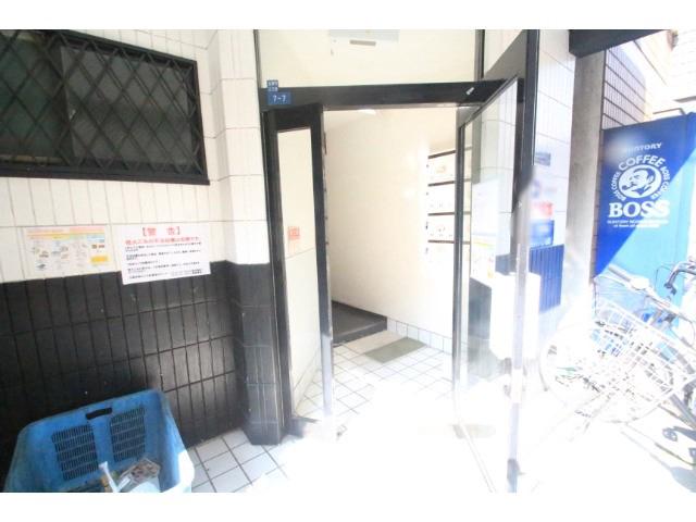 24/30 エントランス