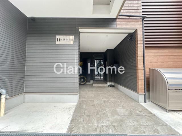 28/30 エントランス