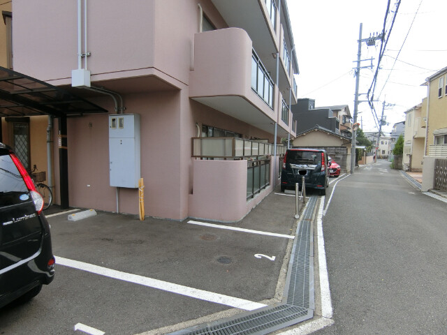 23/30 駐車場