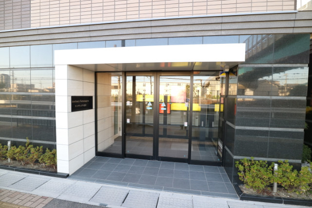 26/28 エントランス