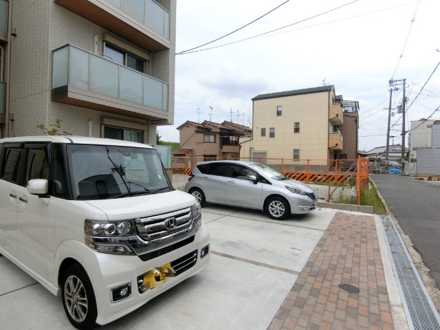 27/30 駐車場